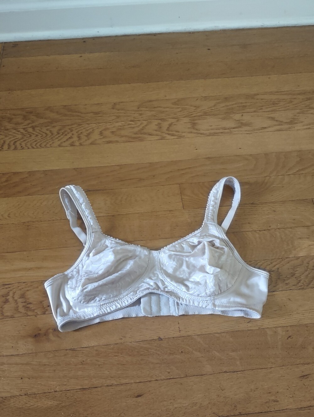 vintage flowery underwire bra from playtex 36B adjustable straps